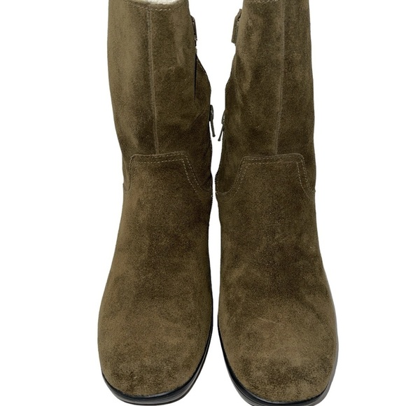 Clarks Bendables Ankle Boots Size 9M Olive Green Leather Faux Sherpa Cuff - Picture 2 of 10